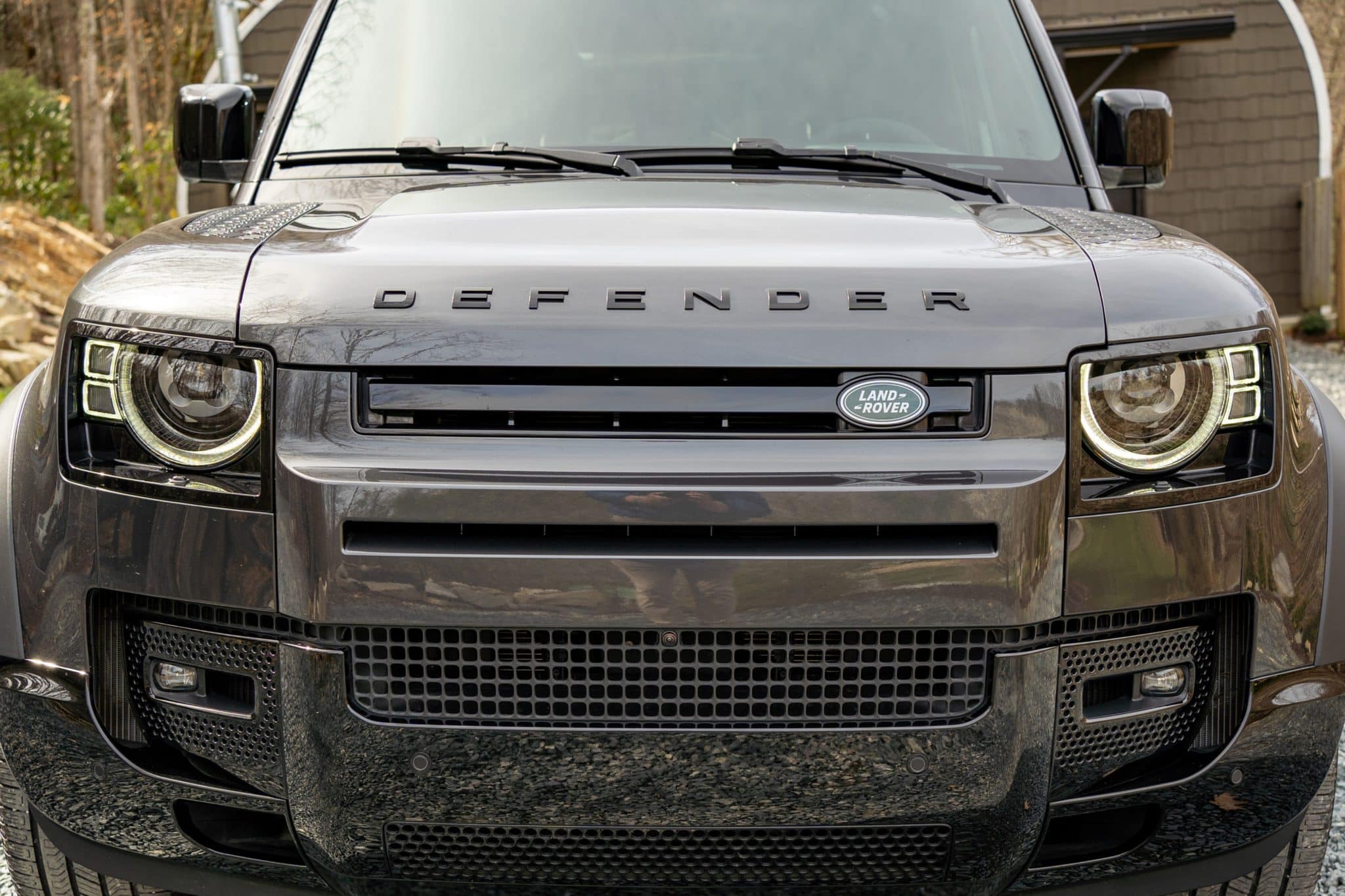 Front end of a Land Rover Defender 90 from a Carviondealer listing